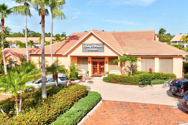 6770  Beach Resort  DR, Naples, FL 34114