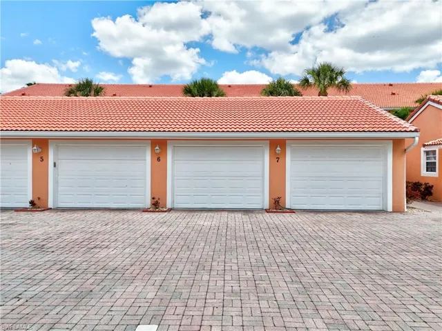 6770  Beach Resort  DR, Naples, FL 34114