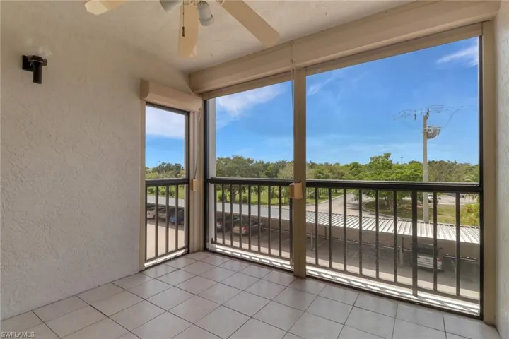 2121  Collier  AVE, Fort Myers, FL 33901
