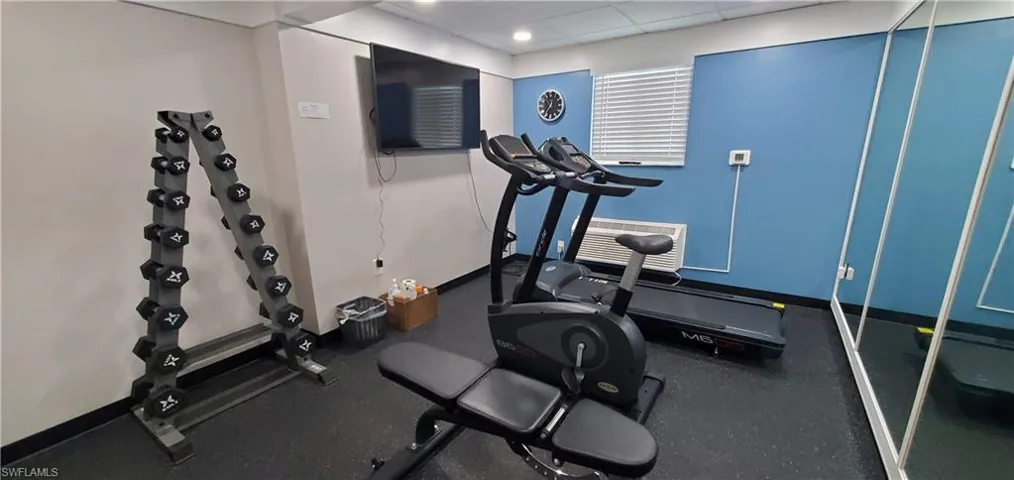 2121  Collier  AVE, Fort Myers, FL 33901