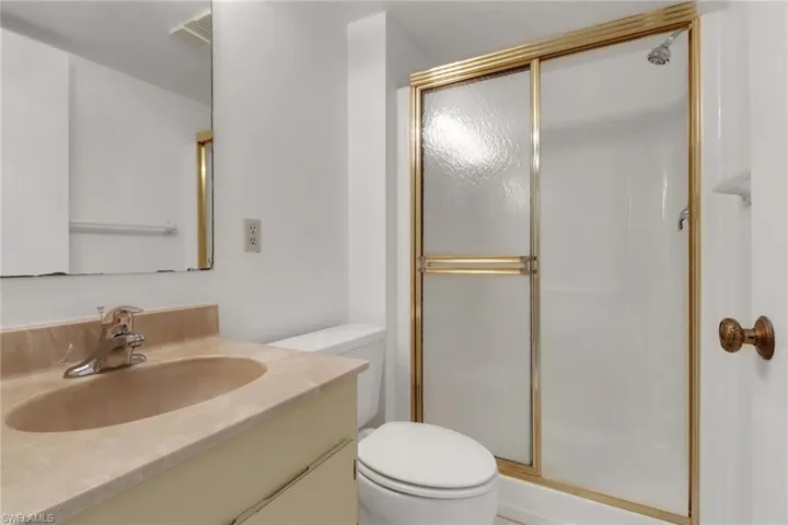 2121  Collier  AVE, Fort Myers, FL 33901