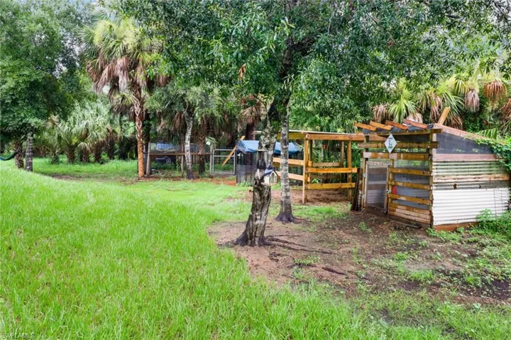 View of yard with a storage shed