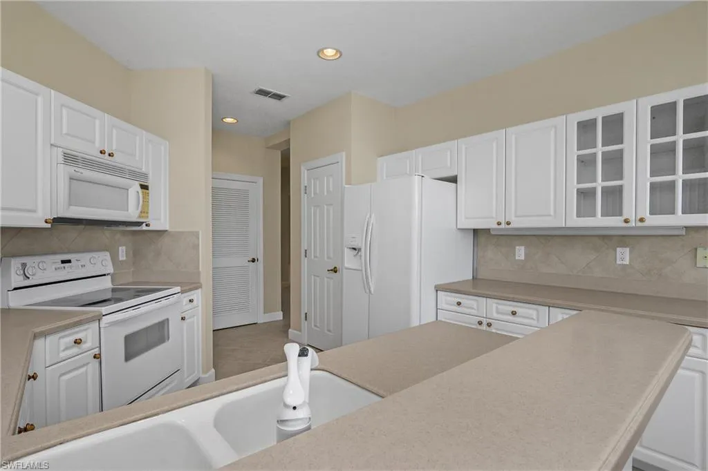 9533 Cypress Hammock CIR, Estero, FL 34135,225062417