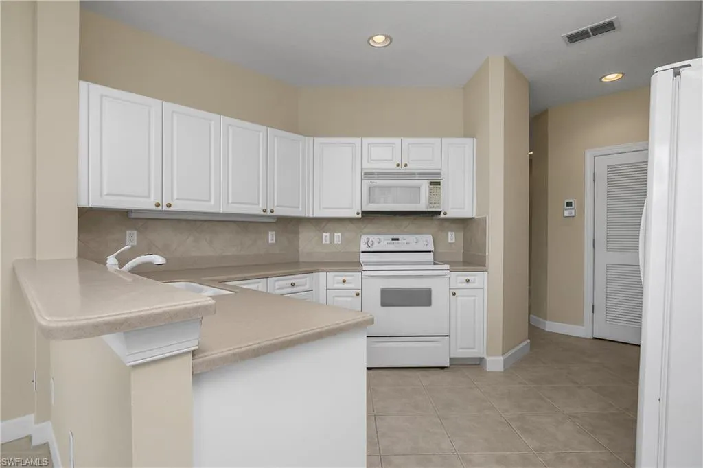 9533 Cypress Hammock CIR, Estero, FL 34135,225062417