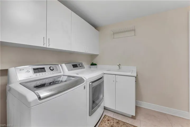 1060  Borghese  LN, Naples, FL 34114