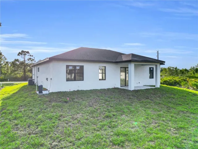 104 14th St, Lehigh Acres, Florida 33972