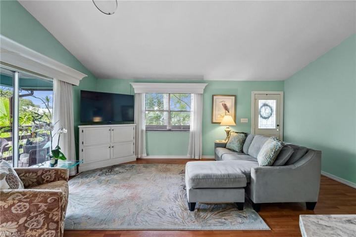 97  Shores  AVE, Naples, FL 34110
