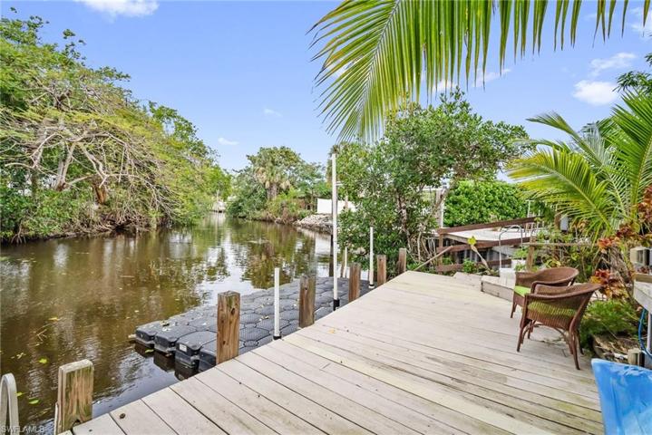 97  Shores  AVE, Naples, FL 34110
