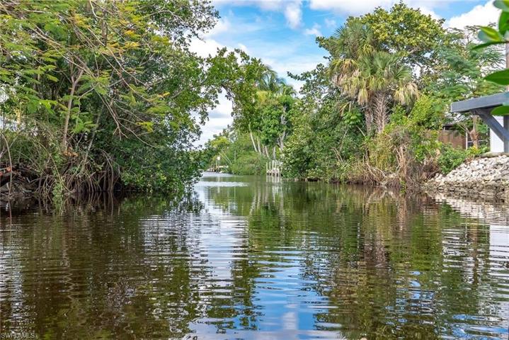 97  Shores  AVE, Naples, FL 34110