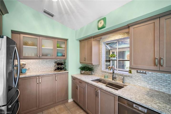 97  Shores  AVE, Naples, FL 34110