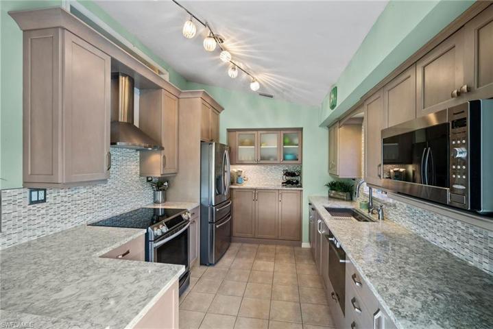 97  Shores  AVE, Naples, FL 34110