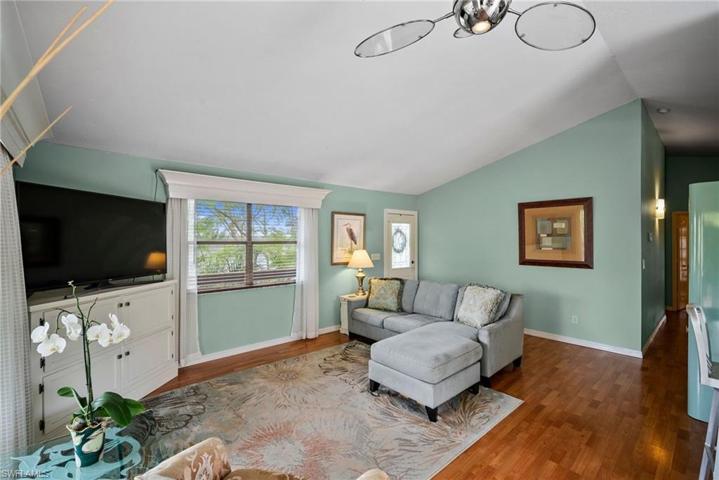 97  Shores  AVE, Naples, FL 34110