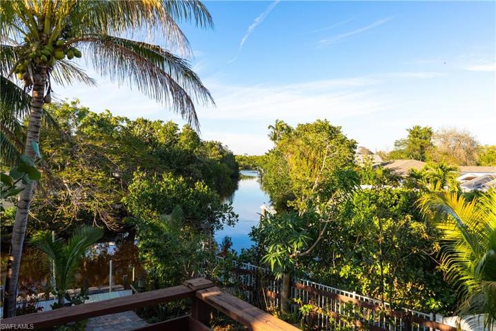 97  Shores  AVE, Naples, FL 34110