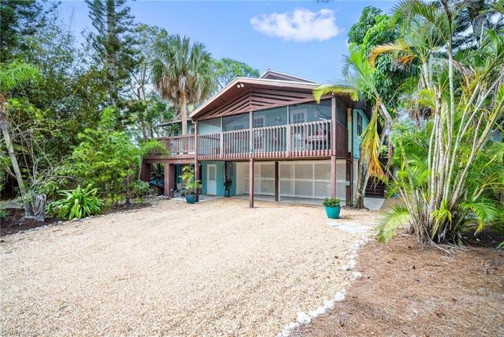 97  Shores  AVE, Naples, FL 34110