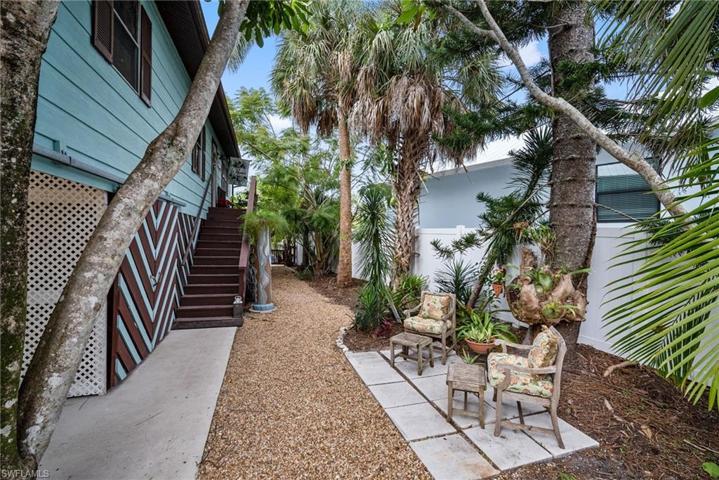 97  Shores  AVE, Naples, FL 34110