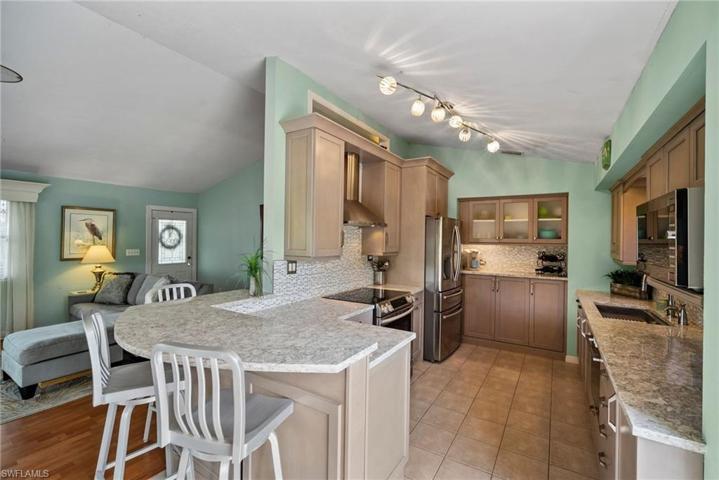 97  Shores  AVE, Naples, FL 34110