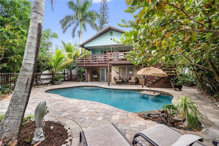 97  Shores  AVE, Naples, FL 34110