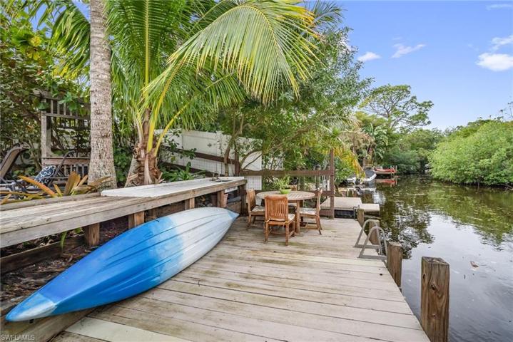 97  Shores  AVE, Naples, FL 34110