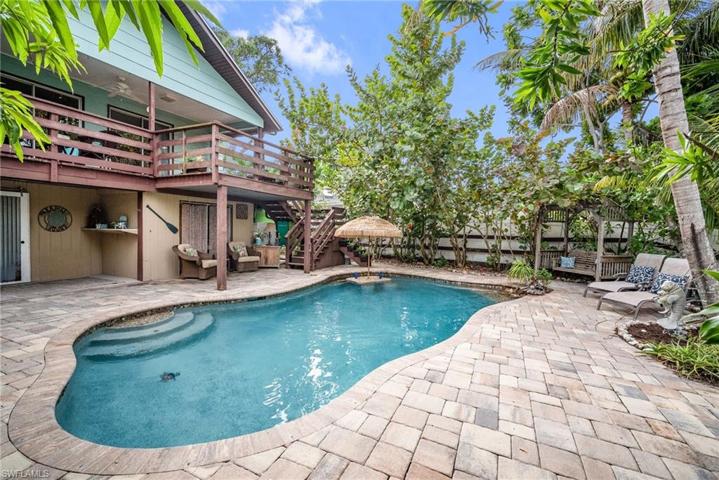 97  Shores  AVE, Naples, FL 34110