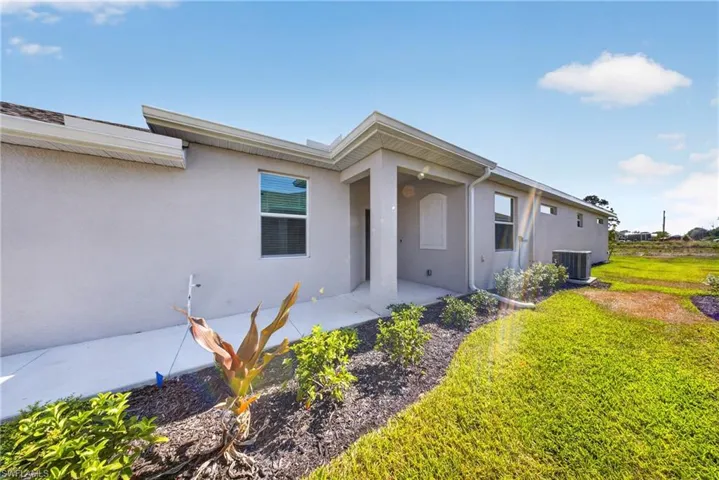 20559 Hazelnut Ct S, Lehigh Acres, Florida 33976