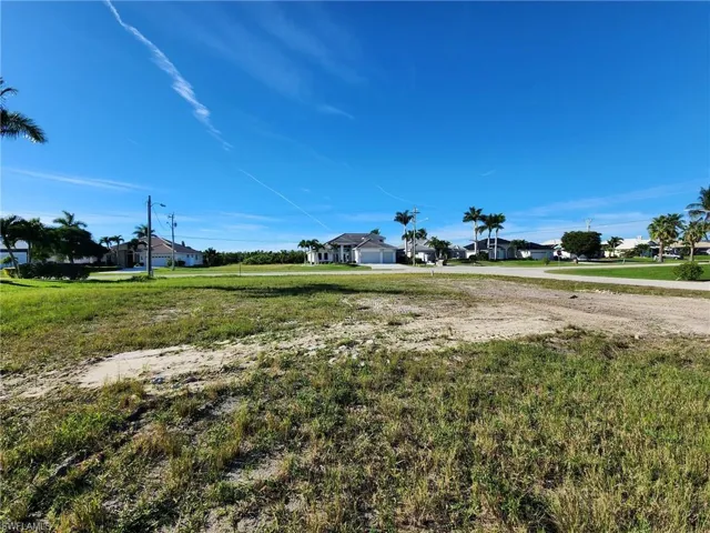 View of yard featuring a residential view