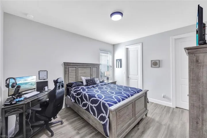 Large Bedroom#2