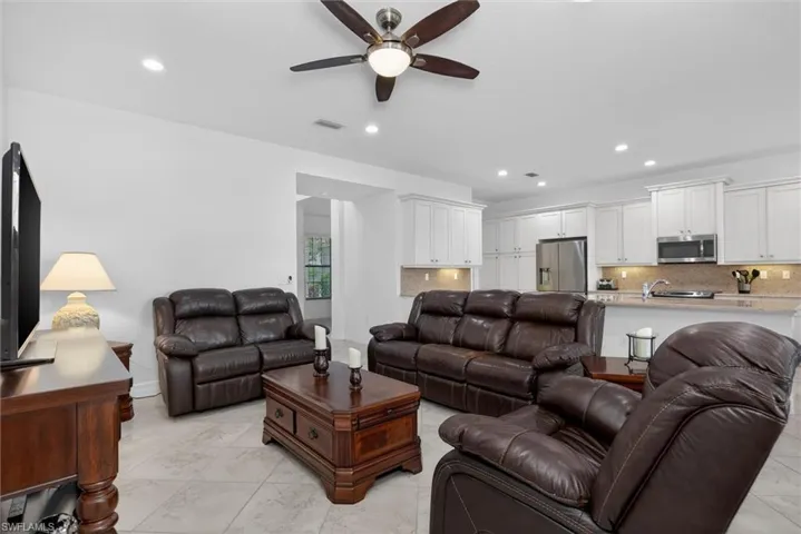 3296 Pacific Dr, Naples, Florida 34119