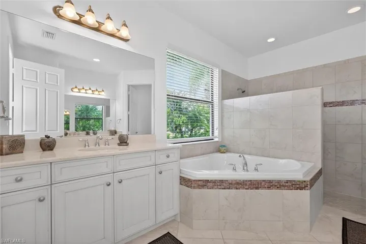 3296 Pacific Dr, Naples, Florida 34119