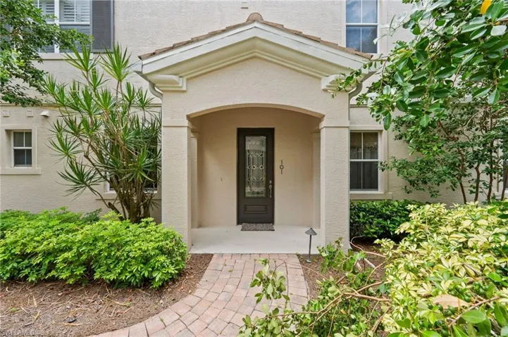 2809 Tiburon Blvd E 2-101, Naples, Florida 34109
