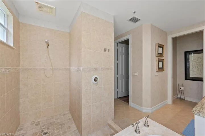 2809 Tiburon Blvd E 2-101, Naples, Florida 34109