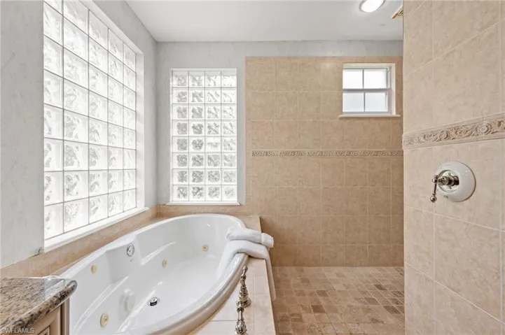2809 Tiburon Blvd E 2-101, Naples, Florida 34109