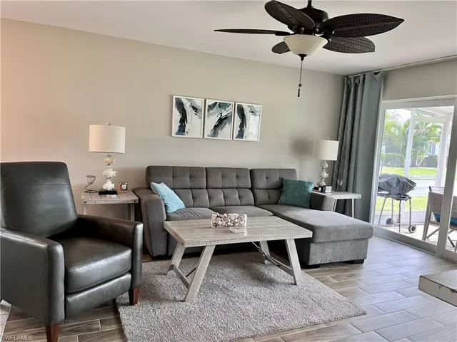 Large Living with a queen pull out sofa and recliner
