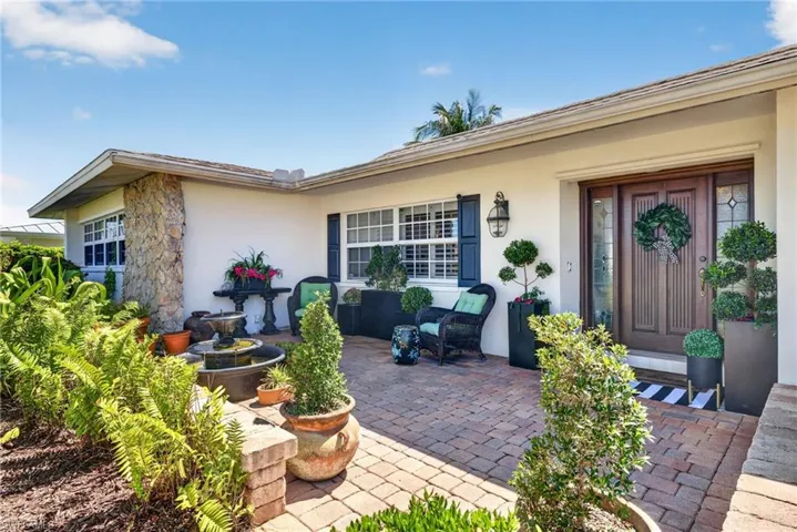 3810 SE 1st  PL, Cape Coral, FL 33904