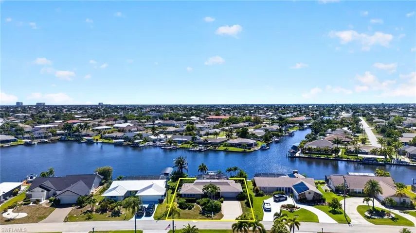 3810 SE 1st  PL, Cape Coral, FL 33904