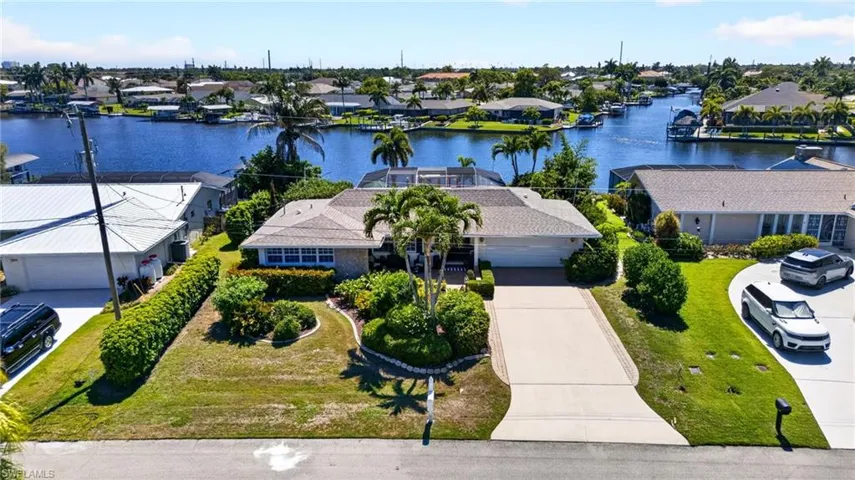 3810 SE 1st  PL, Cape Coral, FL 33904