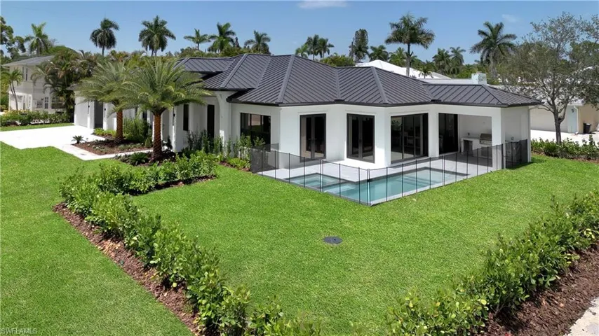 2200 11th St N, Naples, Florida 34103