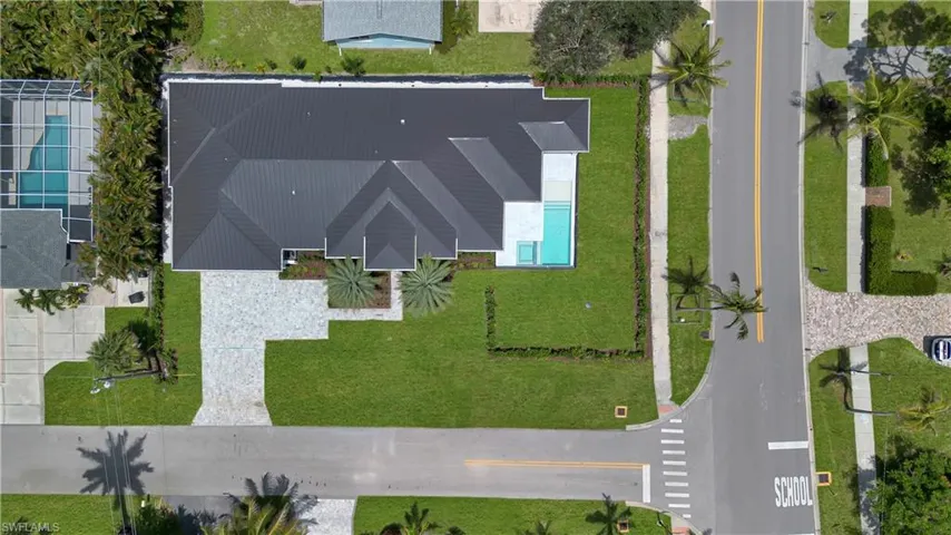 2200 11th St N, Naples, Florida 34103
