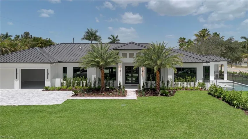 2200 11th St N, Naples, Florida 34103
