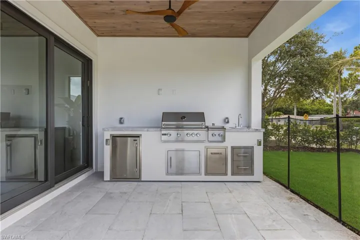 2200 11th St N, Naples, Florida 34103