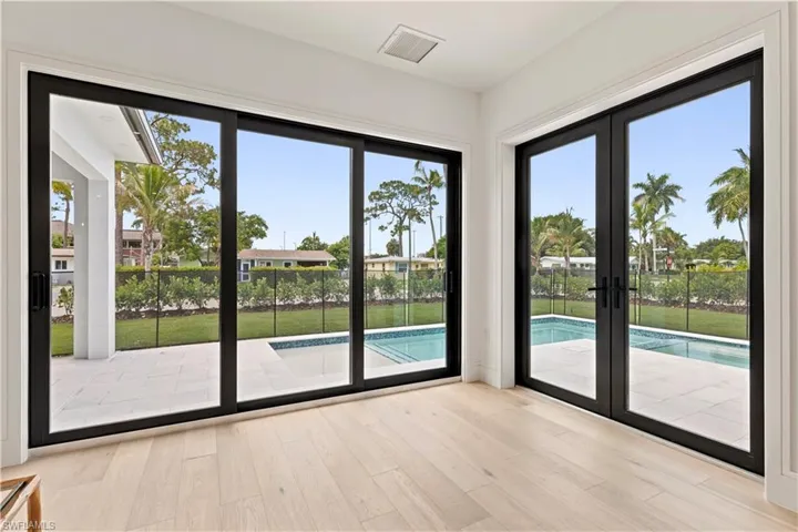 2200 11th St N, Naples, Florida 34103
