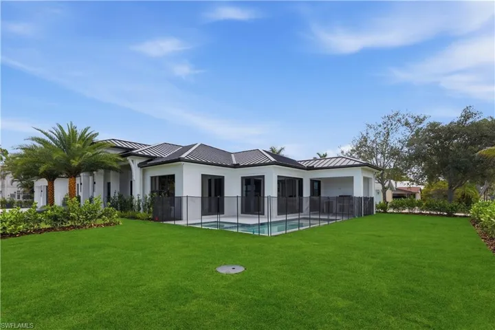 2200 11th St N, Naples, Florida 34103