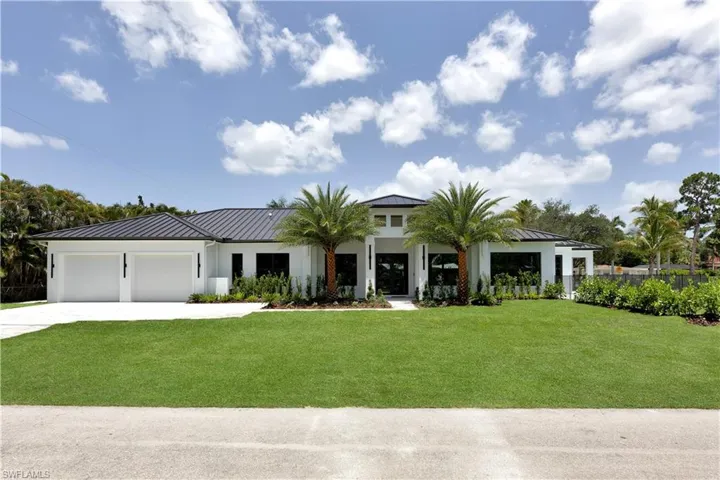 2200 11th St N, Naples, Florida 34103