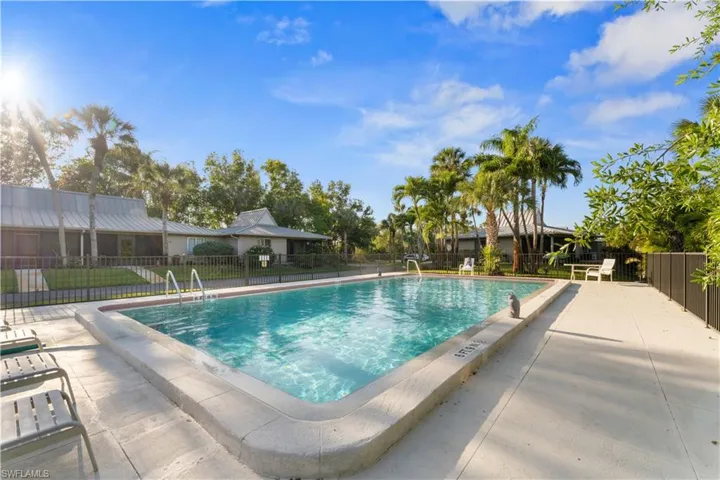 900  Henderson Creek  DR, Naples, FL 34114