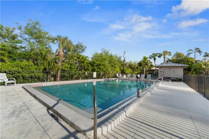 900  Henderson Creek  DR, Naples, FL 34114