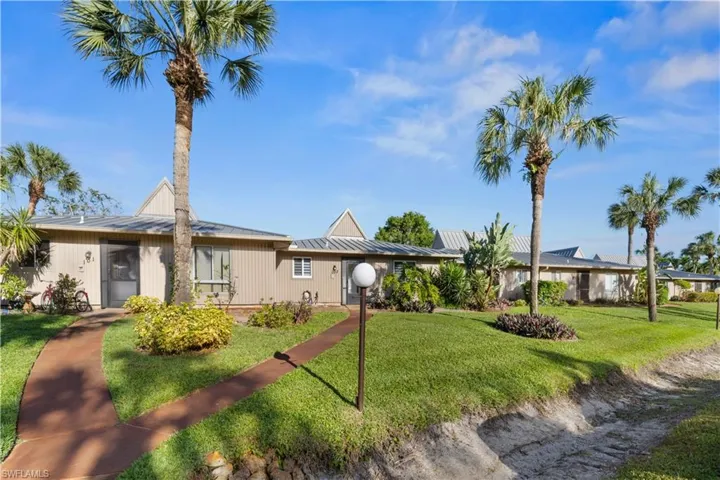 900  Henderson Creek  DR, Naples, FL 34114