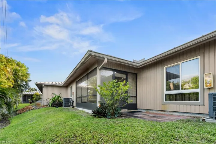 900  Henderson Creek  DR, Naples, FL 34114