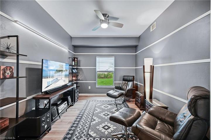 Fantastic den/flex space!