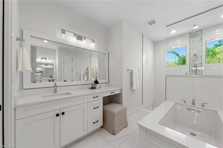 18151 Parkridge Cir, Fort Myers, Florida 33908