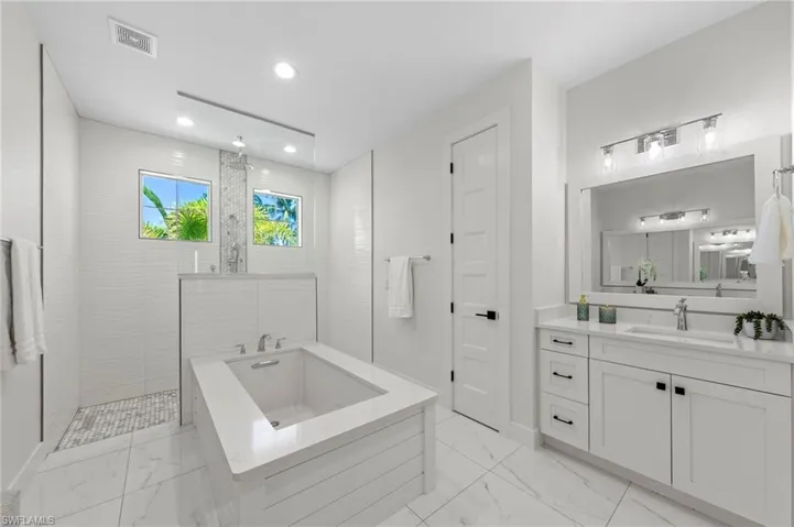 18151 Parkridge Cir, Fort Myers, Florida 33908