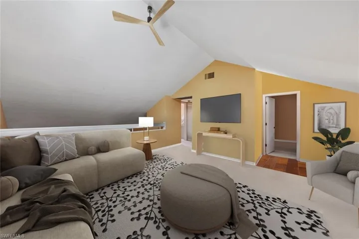 ***VIRTUALY STAGED*** Loft